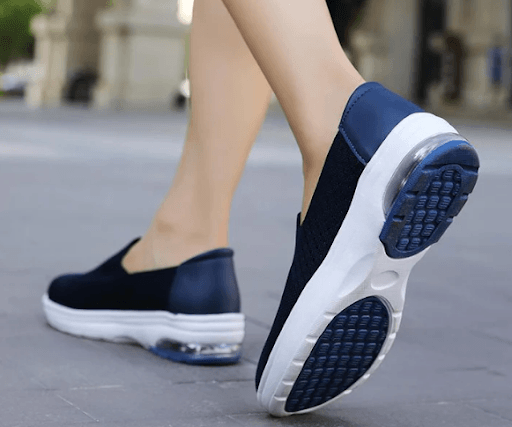 List of Best Walking Shoes For Flat Feet - Omega Walk